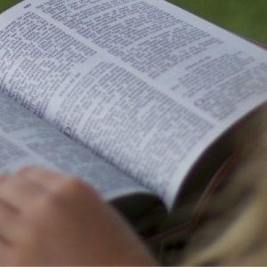 Believers can learn how to read the Bible with the purpose of transformation when they learn these 5 memorable steps for unpacking scripture.